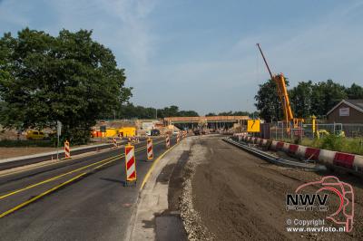 Landhoofden en midden steunpunt viaduct A28 zowat klaar voor de prefab liggers. - © NWVFoto.nl