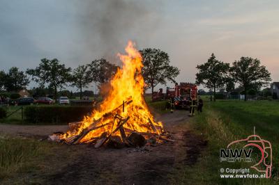 Brand bijgebouw Glindeweg Doornspijk blijkt stapeltje afvalhout. - © NWVFoto.nl