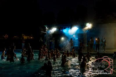 Discozwemmen in zwembad De Hokseberg op 't Harde - © NWVFoto.nl
