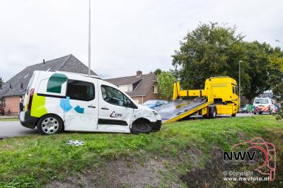 Automobilist ziet tegenligger over het hoofd tijdens het afslaan. - © NWVFoto.nl