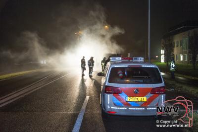 Bedrijfsbusje brand volledig uit op de Eperweg N309 't Harde. - © NWVFoto.nl