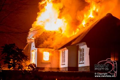 Brand verwoest kapitale villa in Hattem. - © NWVFoto.nl