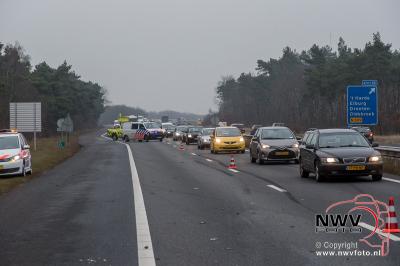 Bestuurster die even iets wilde pakken veroorzaakt ongeval met vrachtwagen op A28 't Harde. - © NWVFoto.nl