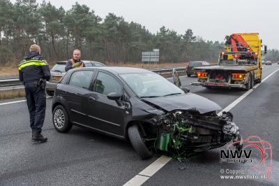 Bestuurster die even iets wilde pakken veroorzaakt ongeval met vrachtwagen op A28 't Harde. - © NWVFoto.nl