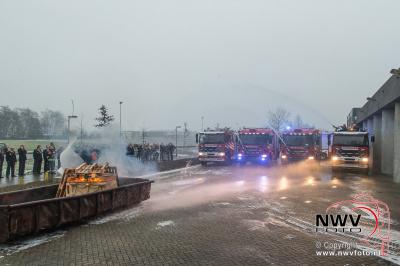 Brandweer post Elburg, blust met nieuwe voertuigen en neemt afscheid van burgemeester de Lange.  - © NWVFoto.nl