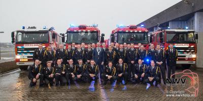 Brandweer post Elburg, blust met nieuwe voertuigen en neemt afscheid van burgemeester de Lange.  - © NWVFoto.nl