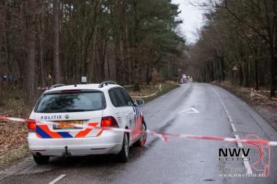 Onderzoek naar lichaam Wapenvelder Molenweg in Hattem. - © NWVFoto.nl
