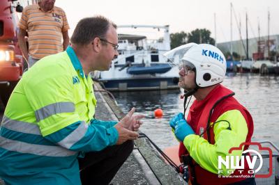 Gezamenlijke inzet oefening op de rondvaartboot.  - © NWVFoto.nl