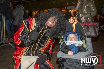 Duizenden kinderen verwelkomen Sinterklaas in Elburg. - © NWVFoto.nl