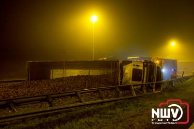 Twee vrachtwagens betrokken bij ongeval op N50 net voor de vogelkop bij Emmeloord. - © NWVFoto.nl