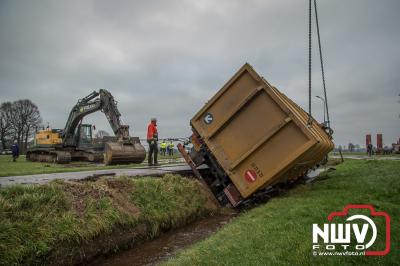 Vuilniswagen beland in Pangelerbeek Nunspeet. - © NWVFoto.nl