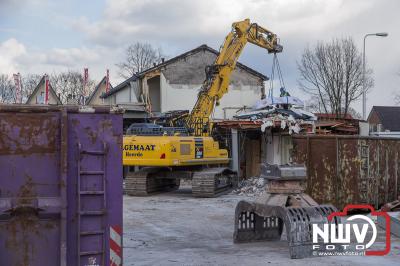 Sloop van de laatste oude gebouwen van Winkelcentrum 't Harde.  - © NWVFoto.nl