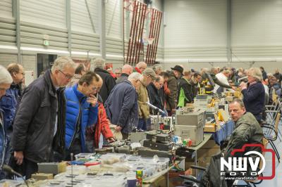 Veron elektronica vlooienmarkt in het MFC Aperloo op 'tHarde. - © NWVFoto.nl