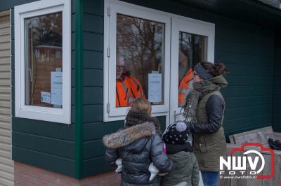Nieuwe generaties binden voor het eerst de schaatsen onder. - © NWVFoto.nl