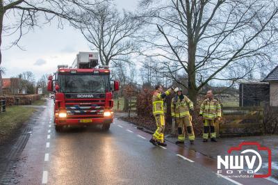 Inzet hoogwerker Zwolle bij schoorsteenbrand in Elburg. - © NWVFoto.nl