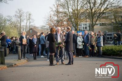 Honderden mensen liepen mee in stille tocht voor Michiel. - © NWVFoto.nl