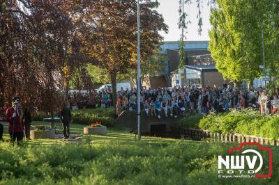 Veel belangstelling voor 4 mei herdenking bij het oorlogsmonument in Doornspijk. - © NWVFoto.nl