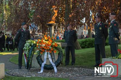 Veel belangstelling voor 4 mei herdenking bij het oorlogsmonument in Doornspijk. - © NWVFoto.nl
