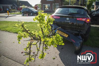 Ongeval afslaande tractor met auto na inhaal actie op Zuiderzeestraatweg Oldebroek. - © NWVFoto.nl