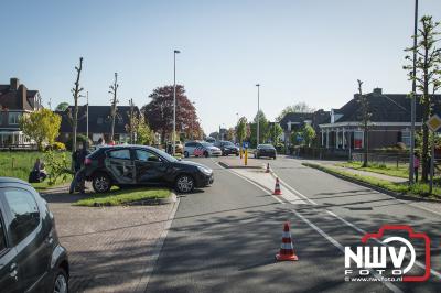 Ongeval afslaande tractor met auto na inhaal actie op Zuiderzeestraatweg Oldebroek. - © NWVFoto.nl