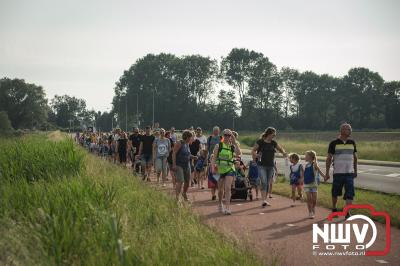 Net voor zes uur kwam er nog een forse bui naar beneden maar daar na was het weer gezellig wandel weer in de omgeving van Elburg. - © NWVFoto.nl