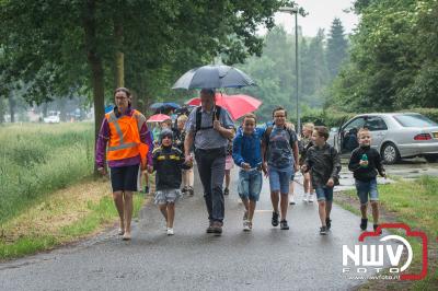 De 50 ste editie begon met code oranje waardoor de eerste avond uitviel, gevolgd door twee prachtige wandelavonden en een avond met regen als afsluiting, maar wat was het gezellig onderweg. - © NWVFoto.nl