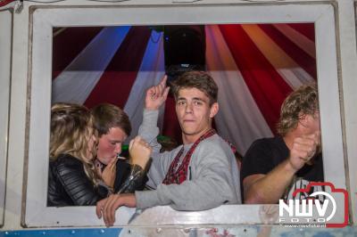 Nederlandstalig muziekfeest was volledig uitverkocht, 7000 man vierde een feestje in de tent van het Mega Piraten Festijn aan de Koeleweg in Oldebroek. - © NWVFoto.nl
