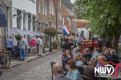 Gezellige drukte zaterdag rond de haven tijdens de Botterdagen en open monumentendag. - © NWVFoto.nl