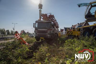 Betonpomp vrachtwagen komt tot stilstand tegen aquaduct N302 Harderwijk. - © NWVFoto.nl