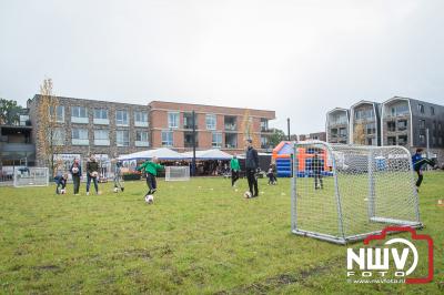 Muziek, kraampjes, hapjes, sport en spel de ingrediënten voor 'tHare in beweging. - © NWVFoto.nl