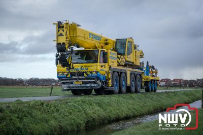 Verreiker zakt weg in berm en kantede in de Klarenbeek.  - © NWVFoto.nl