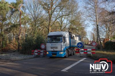 Aanpassing van hemelwater overstort en wegdek van de Bovenweg op 't Harde. - © NWVFoto.nl