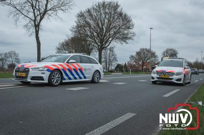 Gewonde bij ongeval met auto en scooter op de Zuiderzeestraatweg in Wezep. - © NWVFoto.nl
