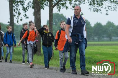 Avondvierdaagse in Elburg van start met miezerig weer. - © NWVFoto.nl