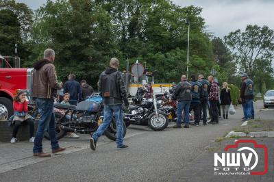 Amerikaanse auto's, motoren en trucks rond de New Break op 't Harde, trokken veel bezoekers. - © NWVFoto.nl