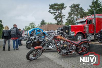 Amerikaanse auto's, motoren en trucks rond de New Break op 't Harde, trokken veel bezoekers. - © NWVFoto.nl