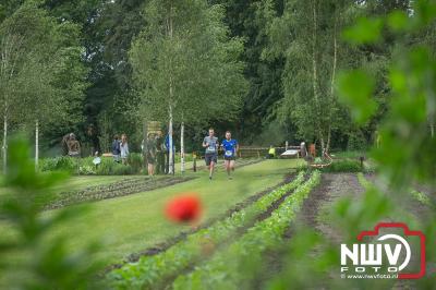 Pinsterloop over landgoed Zwaluwenburg op 't Harde. - © NWVFoto.nl