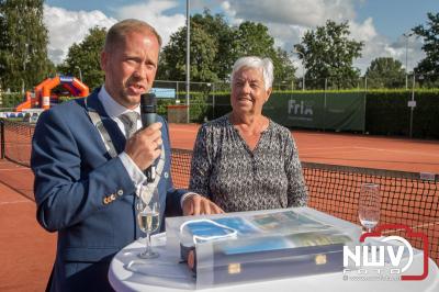 Onderscheiding Lid in de Orde van Oranje-Nassau voor Wil Schouwstra. - © NWVFoto.nl