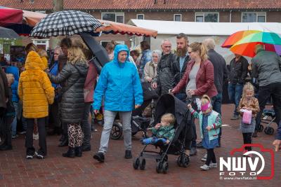 Ondanks de regen was het gezellig druk op de schapenmarkt in Oldebroek.  - © NWVFoto.nl