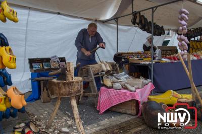 Ondanks de regen was het gezellig druk op de schapenmarkt in Oldebroek.  - © NWVFoto.nl