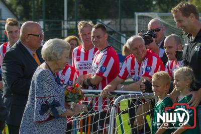 Prinses Beatrix bij 60ste landelijke campagnedag Zwaluwen Jeugd Actie bij sv tHarde. - © NWVFoto.nl