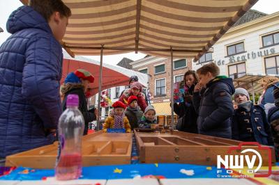 Kinderen konden zaterdag hun pieten diploma behalen op de vischmarkt in Elburg. - © NWVFoto.nl