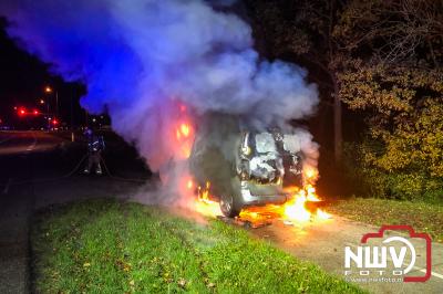 Bestelbus volledig uitgebrand Spijkweg Biddinghuizen  - © NWVFoto.nl