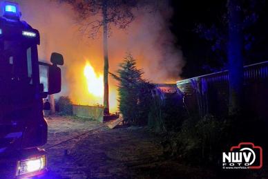 Chalet volledig uit gebrand op camping Zuiderzee Spijkweg Biddinghuizen. - © NWVFoto.nl