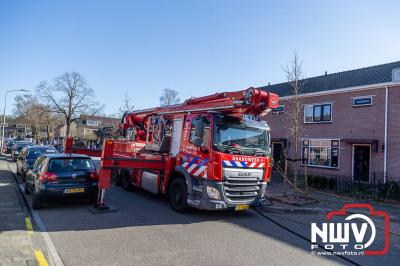 Bewoner met brandwonden met spoed naar het ziekenhuis. - © NWVFoto.nl