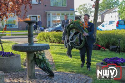 Door de gemeente Elburg en de Oranje vereniging werden kransen gelegd zonder publiek op het monument in het dorp. - © NWVFoto.nl