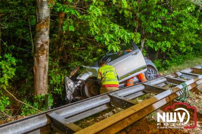 Toerit A28 Li 66.2 Nunspeet tijdelijk afgesloten na eenzijdig ongeval, waarbij automobilist gewond is geraakt. - © NWVFoto.nl