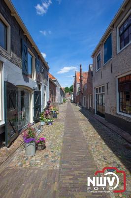 Diverse winkels open in Elburg ondanks dat de gemeente aangegeven heeft dat het niet was toegestaan op zondag. - © NWVFoto.nl