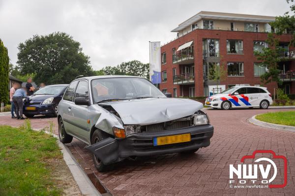 Bestuurder ziet auto van rechts over het hoofd, met een aanrijding als gevolg. - © NWVFoto.nl