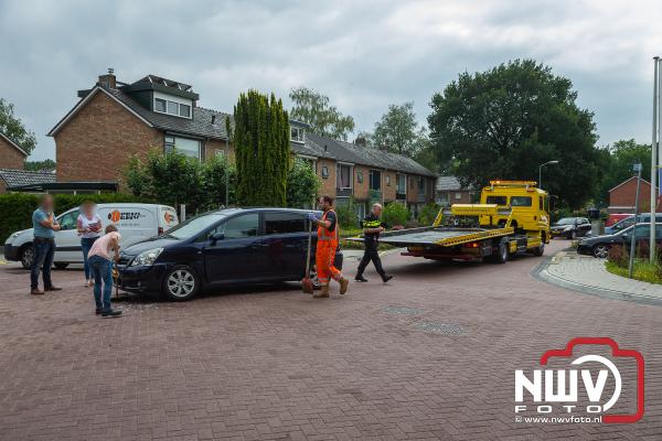 Bestuurder ziet auto van rechts over het hoofd, met een aanrijding als gevolg. - © NWVFoto.nl